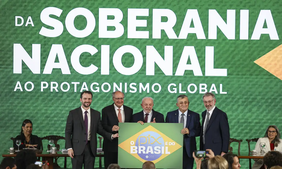 Brasil em Defesa da Soberania: Durigan e Lula contra Interferências Globais