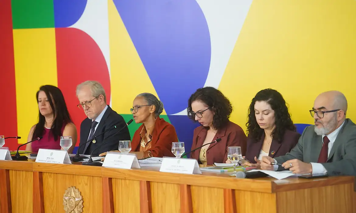 Brasil Lança Plano Clima: Meta de Reduzir Emissões até 2035