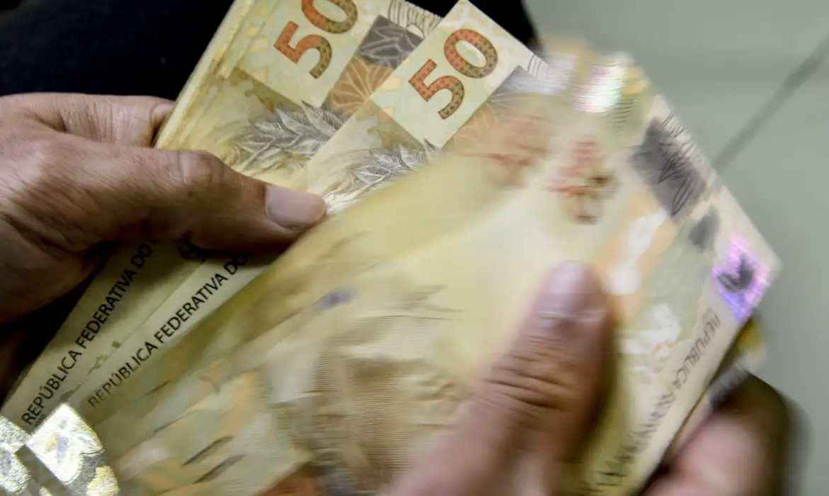 Brasileiros sacaram em dezembro R$ 429 milhões esquecidos em bancos