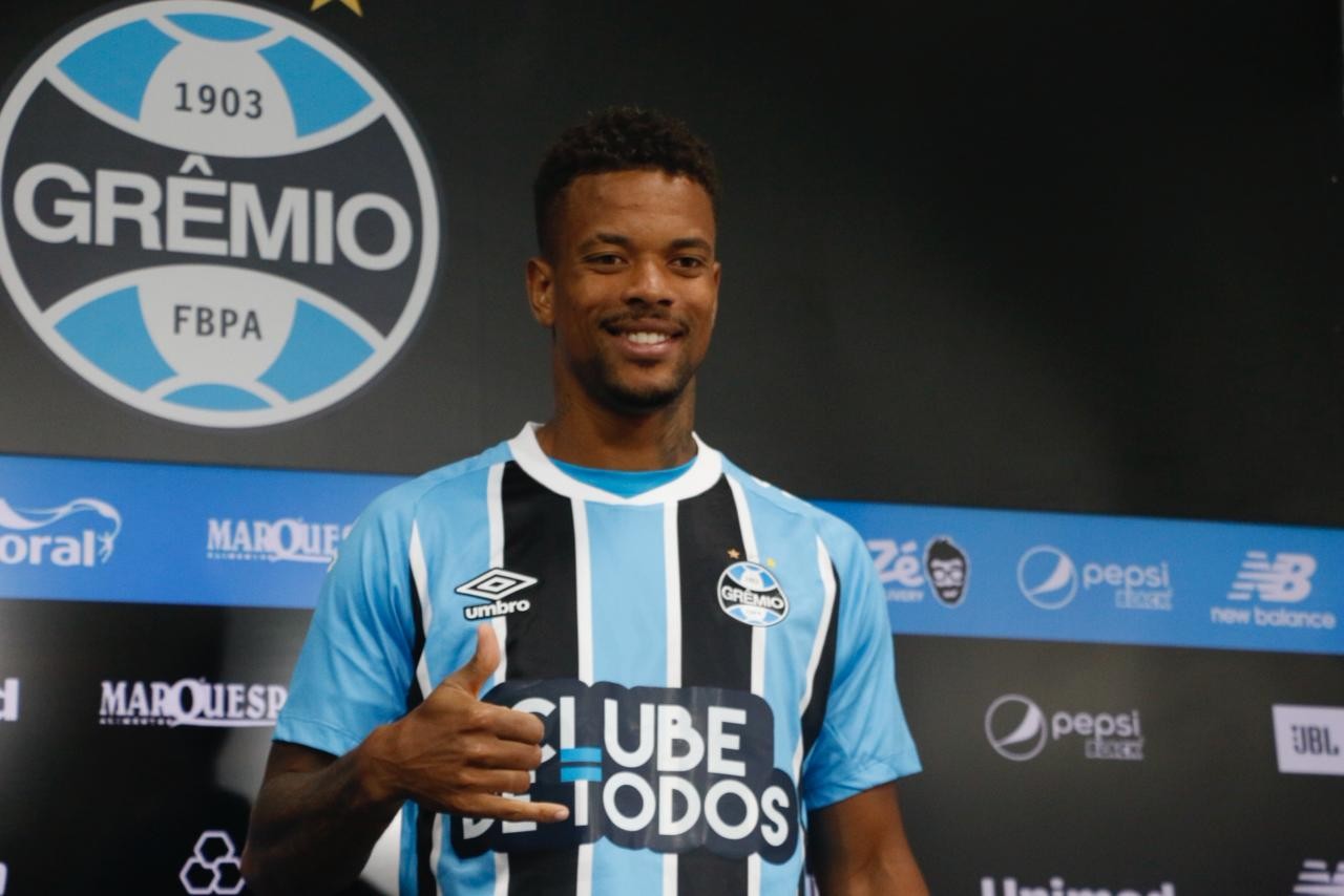 Caio Paulista é apresentado no Grêmio e promete voltar ao auge da carreira
