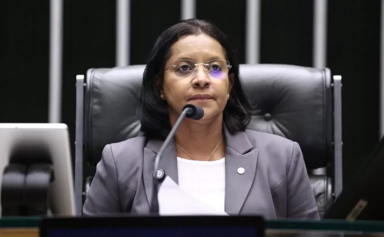 Câmara Aprovada Spray de Pimenta para Autodefesa de Mulheres: Uma Passo Importante para a Segurança!