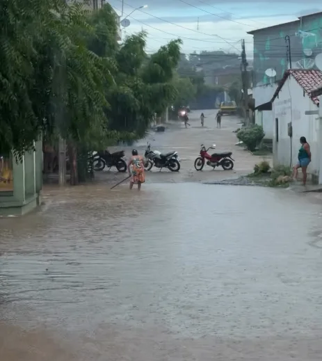Canindé Lutando Contra o Alagamento: Chuva Provoca Transtornos em Ruas do Ceará