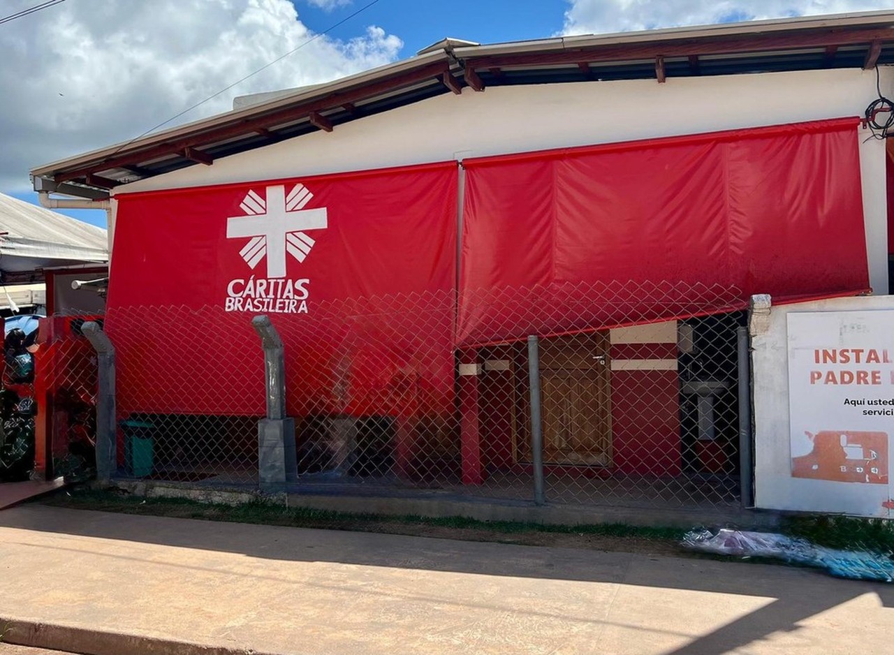 Cáritas Brasileira suspende temporariamente serviços de água e higiene para migrantes em R
