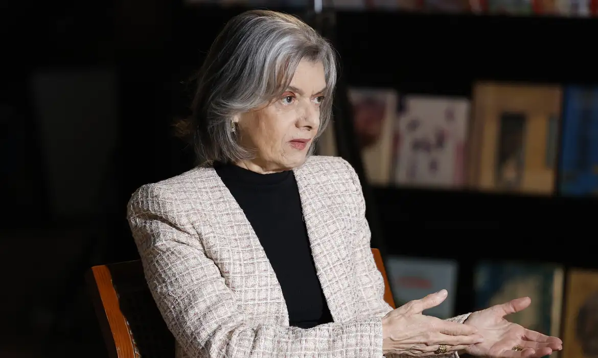 Cármen Lúcia Sofre Ataques Machistas: A Verdade Sobre a Ministra do STF
