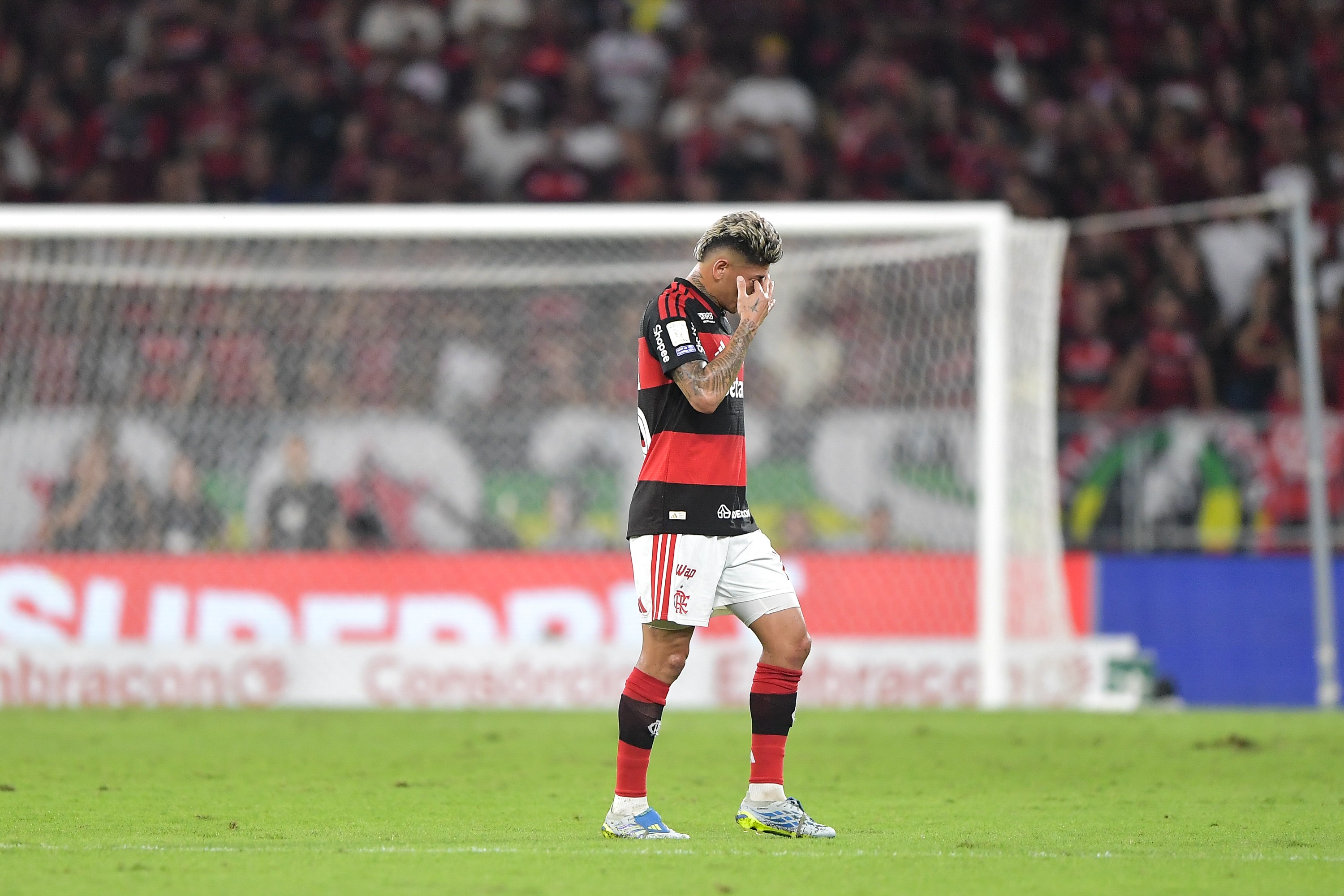 Carrascal, do Flamengo, pede desculpa por expulsão contra o Palmeiras: 'Coração partido'