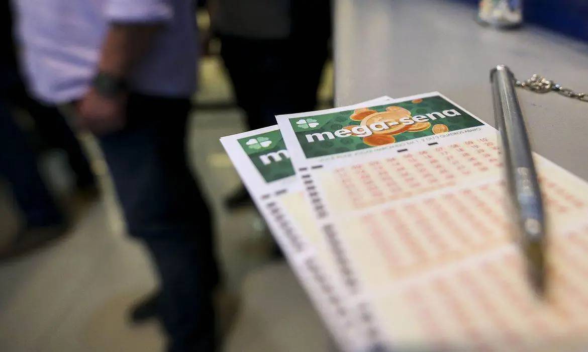 Ceará Sona: Bolão dividido em cinco cotas acerta prêmio de R$ 158 milhões na Mega-Sena!
