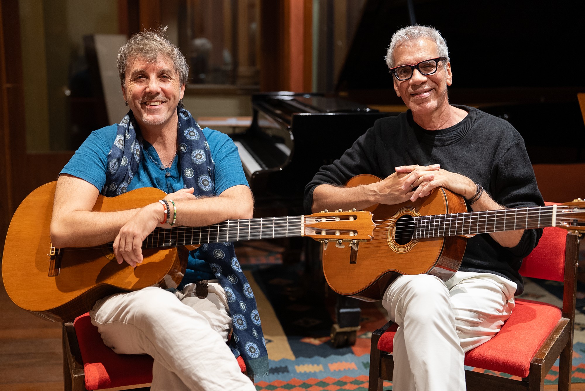 Celso Fonseca e Tony Canto enlaçam  canções de Tom Jobim e Domenico Modugno com bossa em á