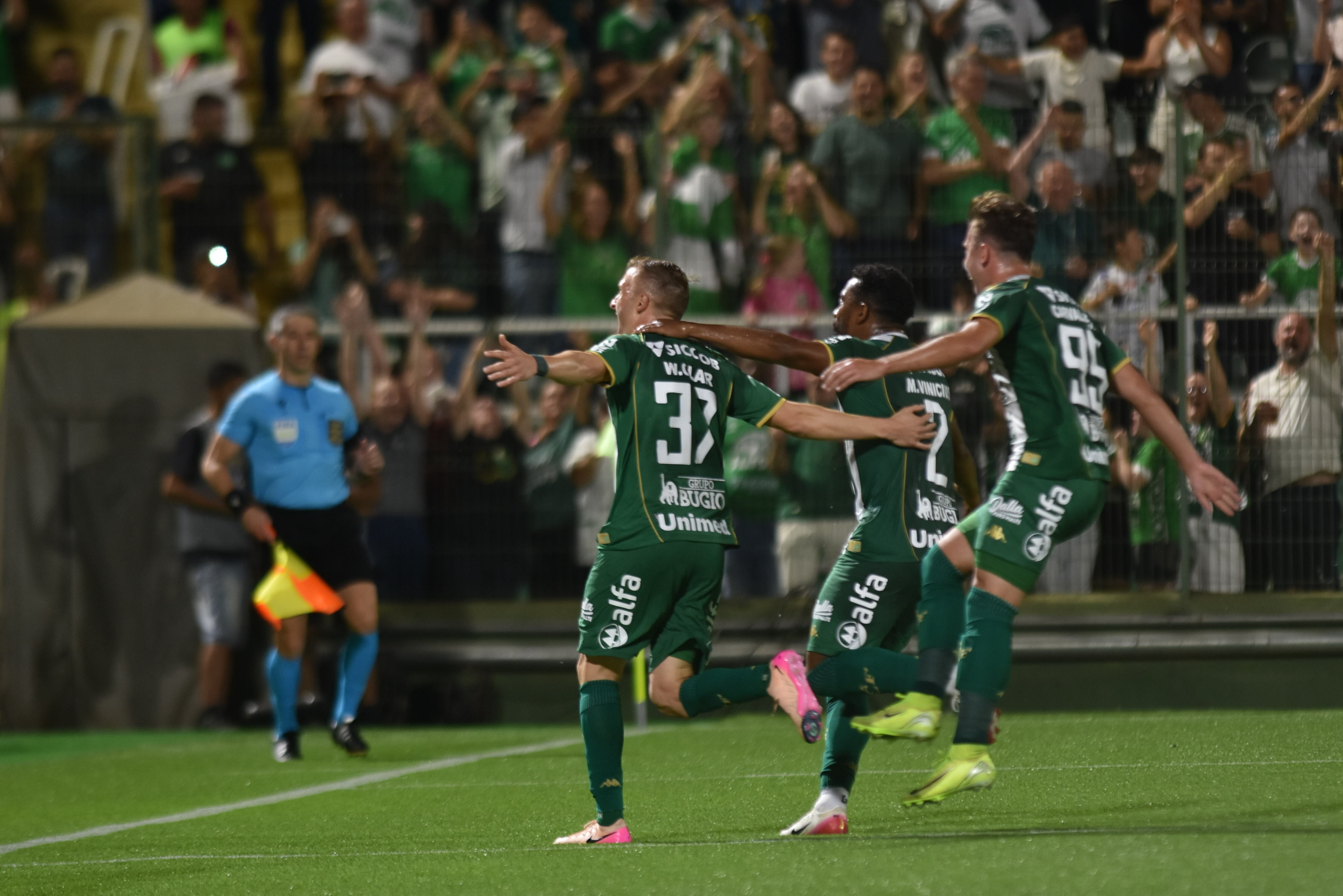 Chapecoense chega a nove jogos em 30 dias: "Muito desgastante"