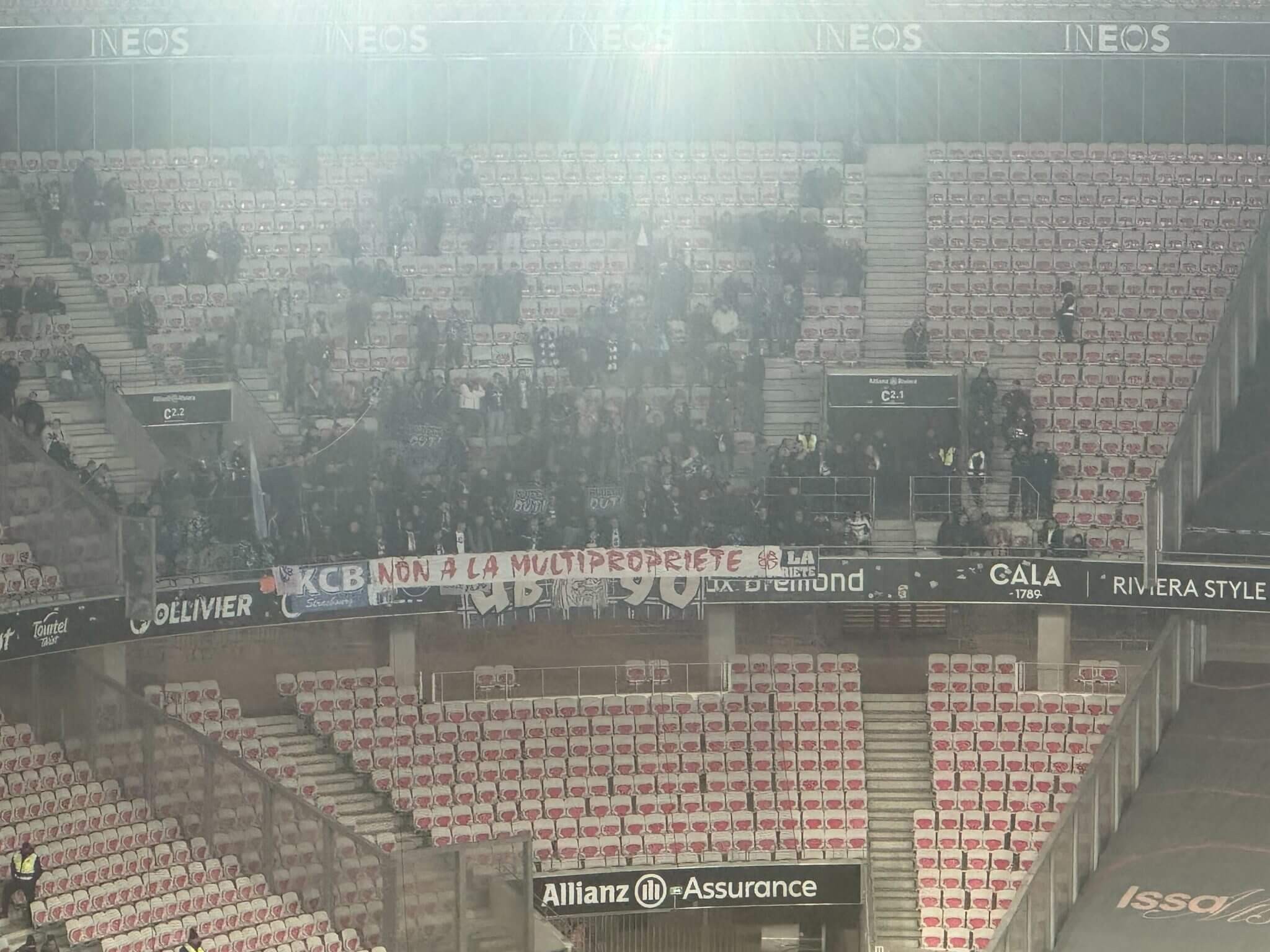 Chegada de novo técnico ao Chelsea gera protestos no Strasbourg e levanta debate sobre mul