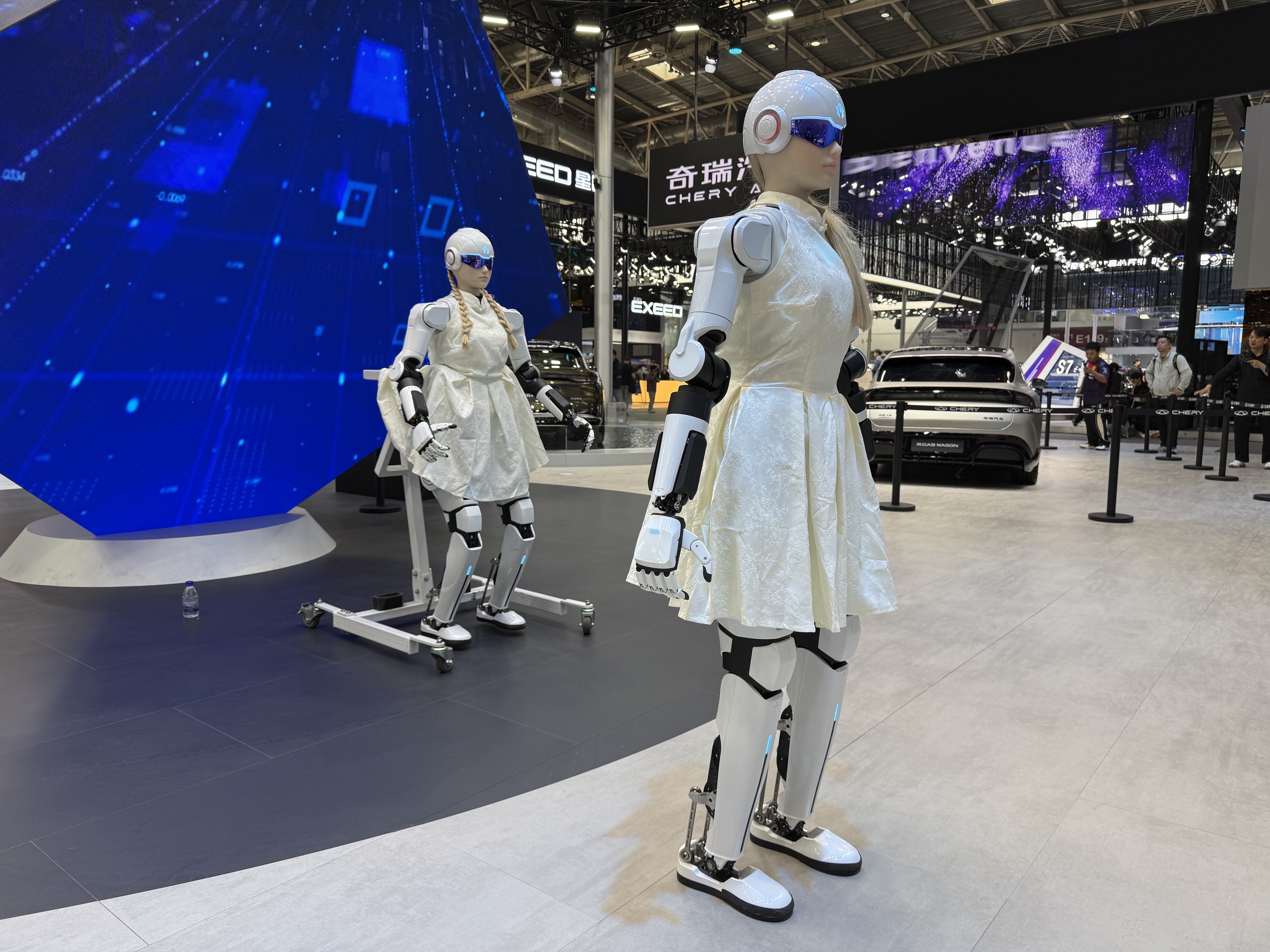 Chery Apresenta Robôs Humanoides de R$ 210 Mil no Salão de Pequim - Tecnologia