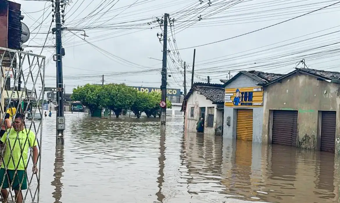 Chuvas deixam 8 mortos: Pernambuco e Paraíba decretam estado de emergência e calamidade