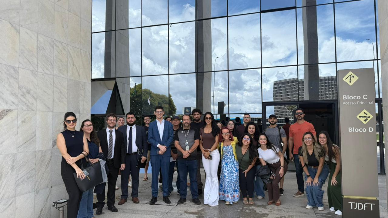 Cidadãos Protestam: Aprovados em Concurso Técnicos Judiciários Reivindicam Nomeação de Novos Servidores no TJDFT