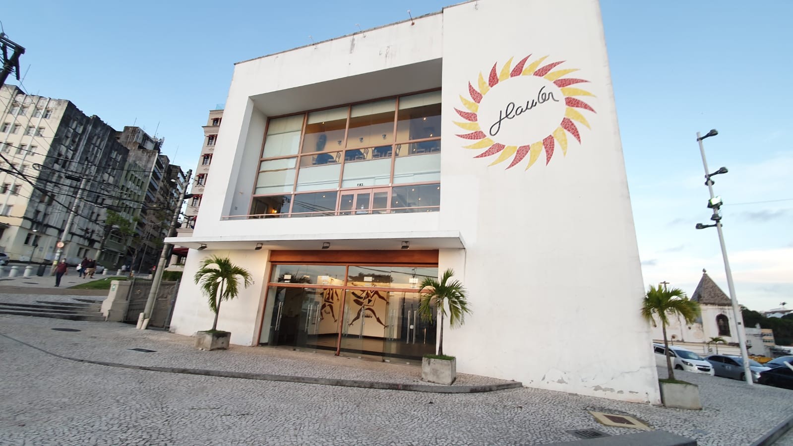 Cine Glauber Rocha em Salvador Limita Acesso ao Terraço devido a Depredações