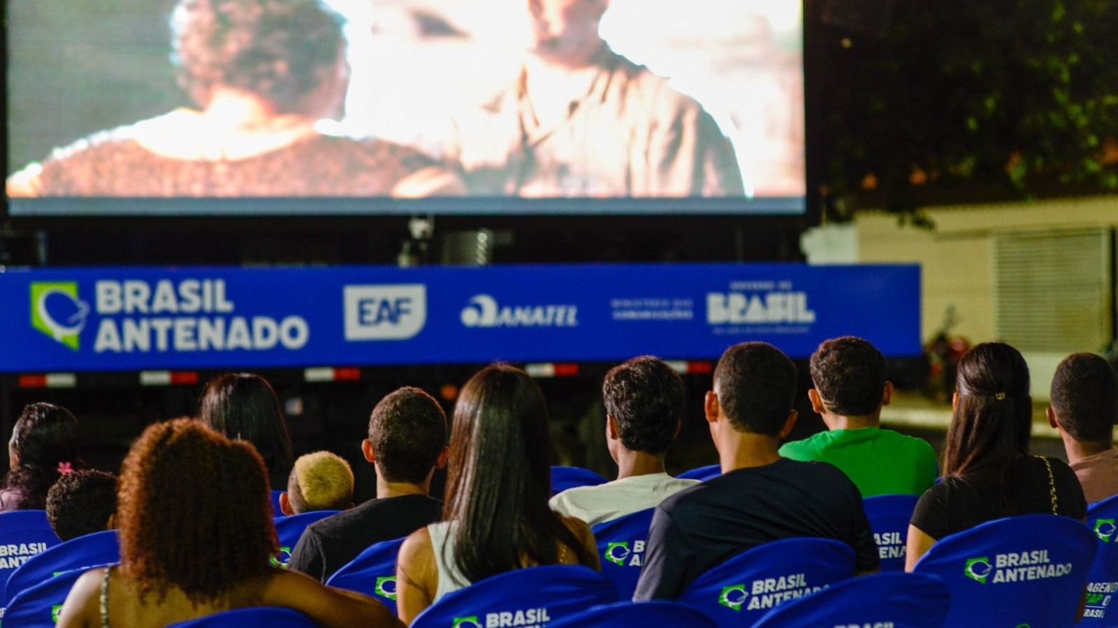 Cinema Itinerante leva sessões gratuitas a cidades do PI e orienta famílias sobre nova par