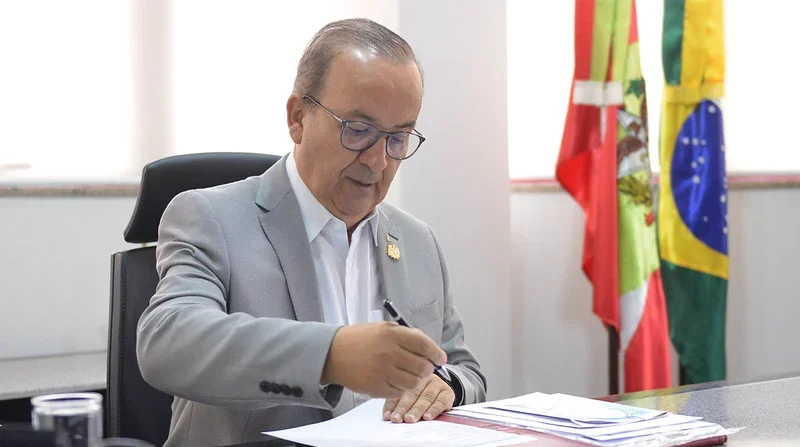 Comissionados de Jorginho Mello em SC: um escândalo de gastos e nepotismo