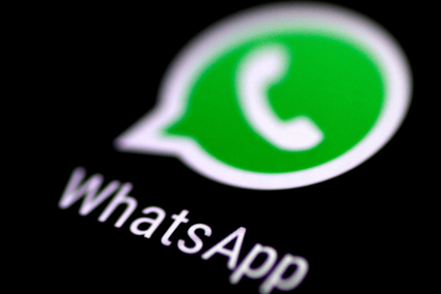 Como a IA pode ter sido usada em ataque no WhatsApp que engana antivírus e rouba senhas de