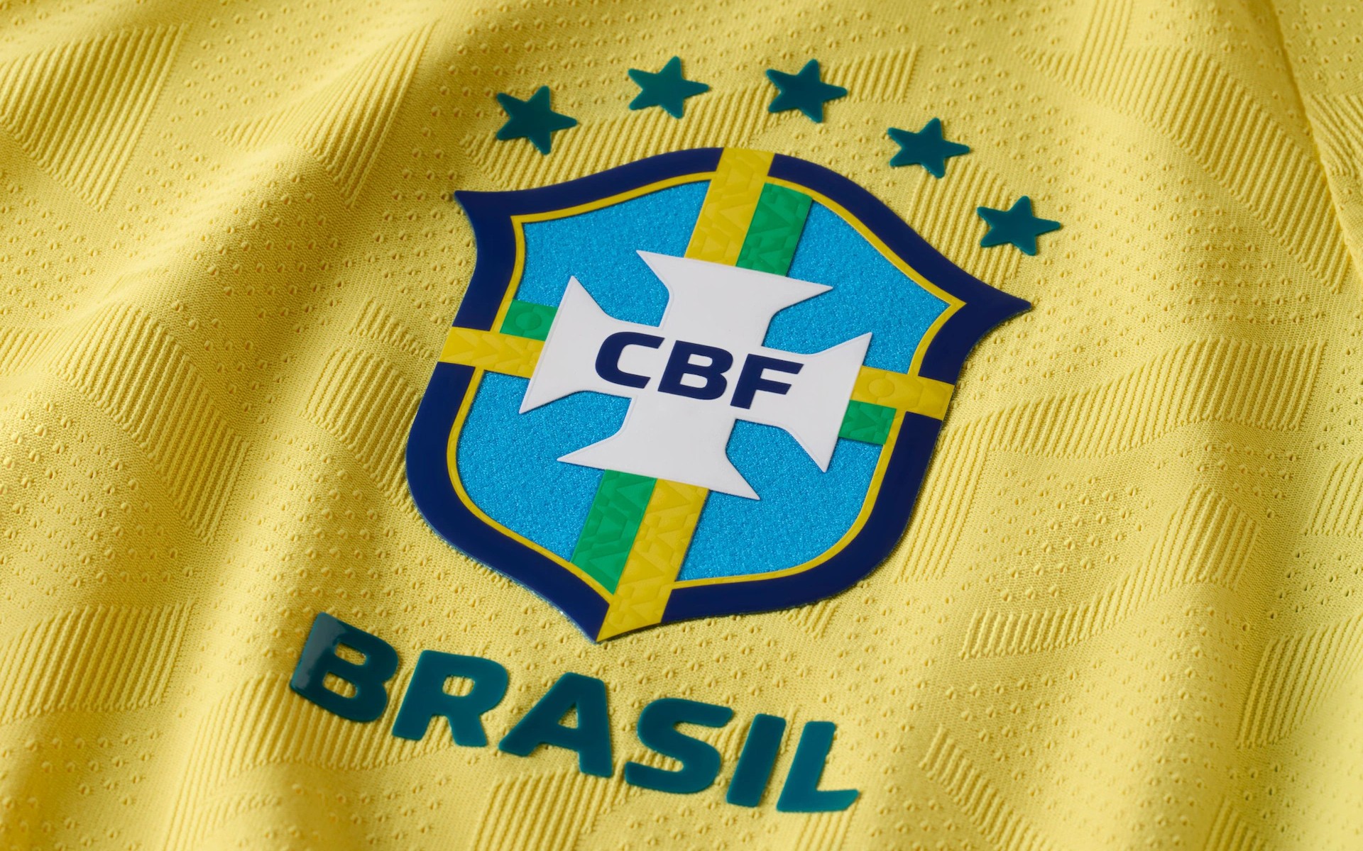 Compre Camisas da Seleção Brasileira: Oficiais e de Torcedor de R$ 100 a R$ 800