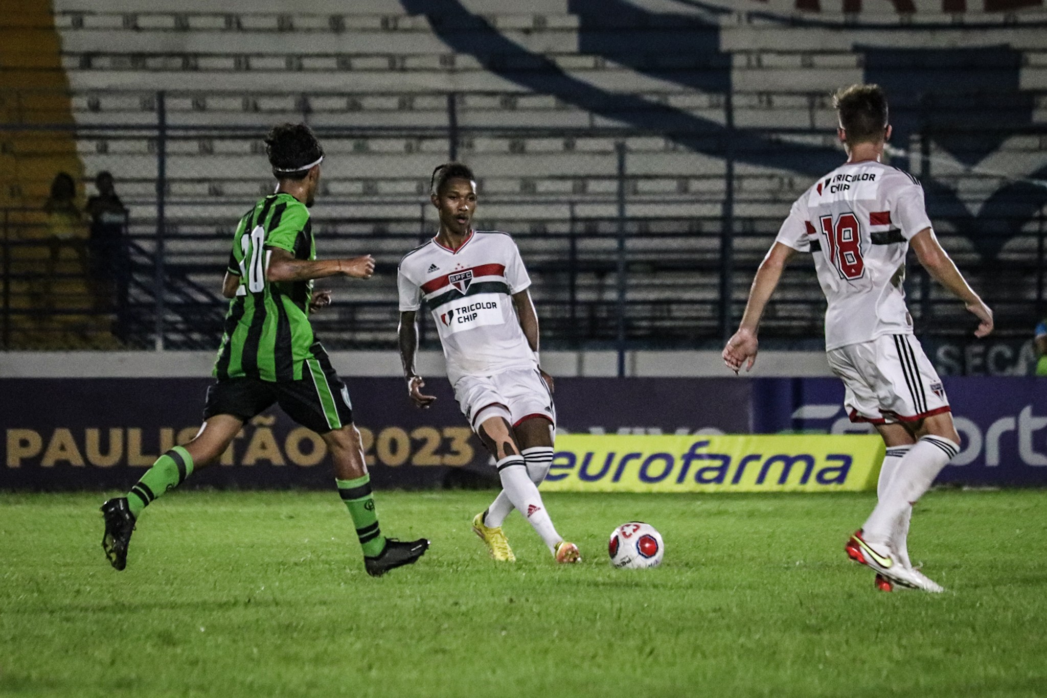 Conheça o zagueiro Ythallo, terceiro reforço do Botafogo para 2026