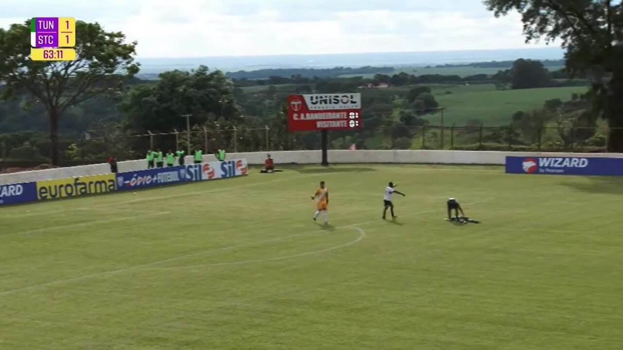 Copinha: Jogador da Tuna cai sozinho, árbitro marca falta e anula gol do Santa Cruz 