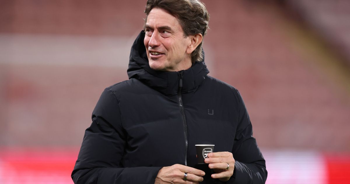 Copo de café gera polêmica com técnico do Tottenham na Premier League
