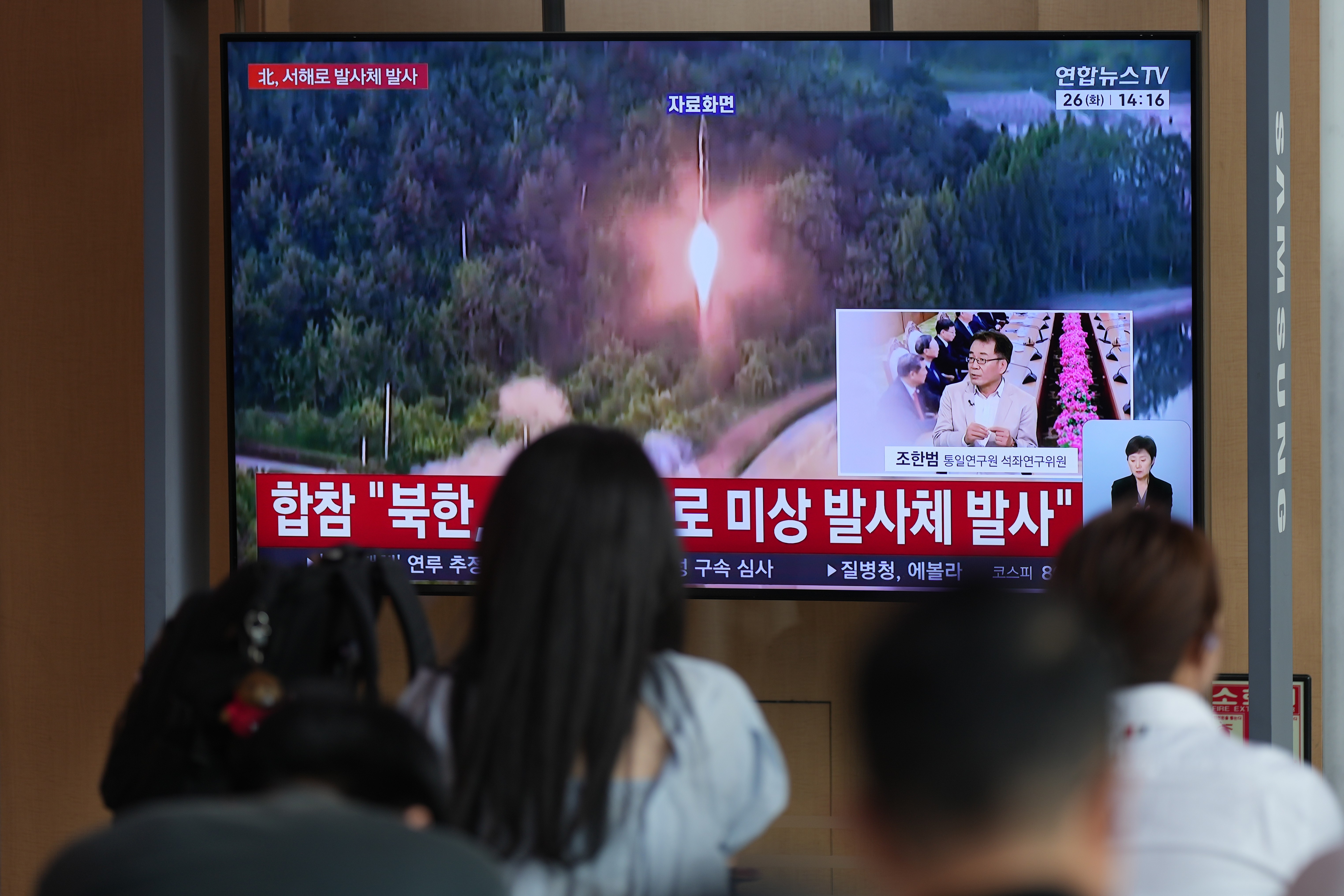 Coreia do Norte Lança Mísseis sobre o Mar Amarelo: Tensão na Região