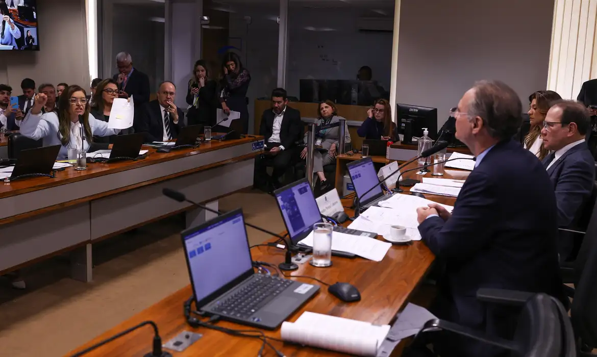 Corrupção no BRB: Senadores criticam falta de dados sobre socorro bilionário
