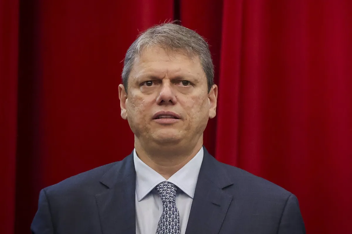 CPI contra Tarcísio: Deputado pede abertura após denúncias de doações irregulares