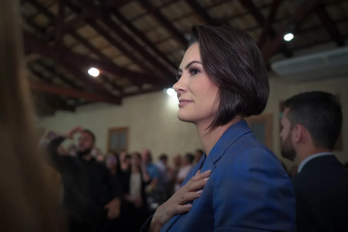 Crise sem precedentes entre Michelle e filhos de Bolsonaro ameaça campanha de Flávio