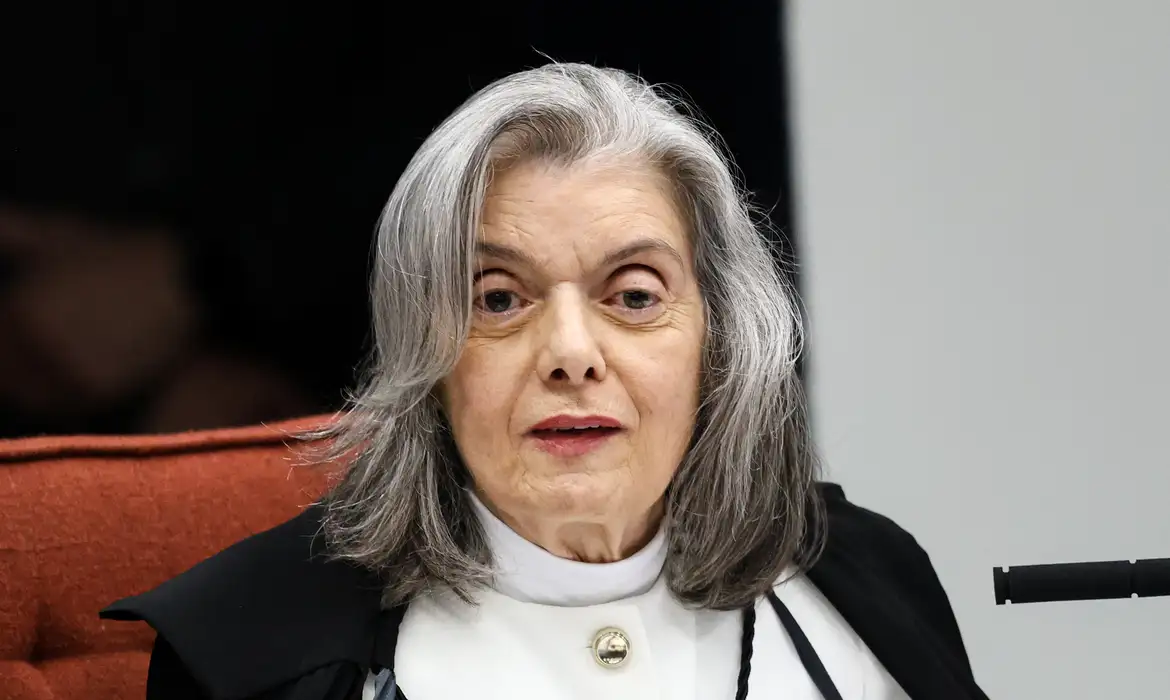 Crisis de Confiabilidade no Judiciário: Cármen Lúcia Admite Problema Grave