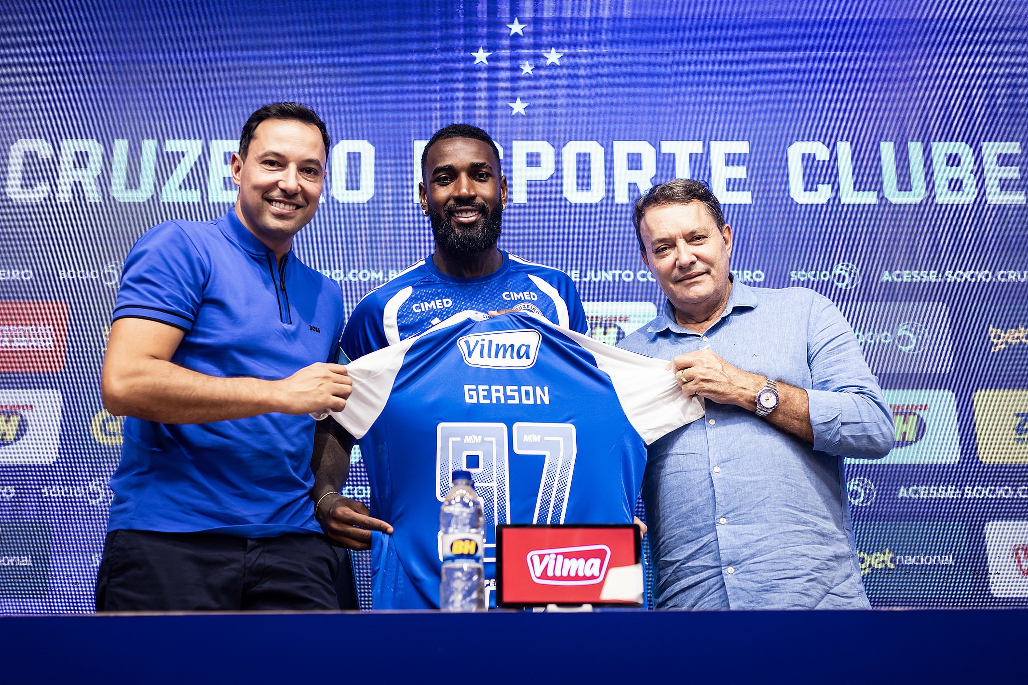 Cruzeiro Fechou Janela de Transferências e Atingiu Pico de Contratações de 2026