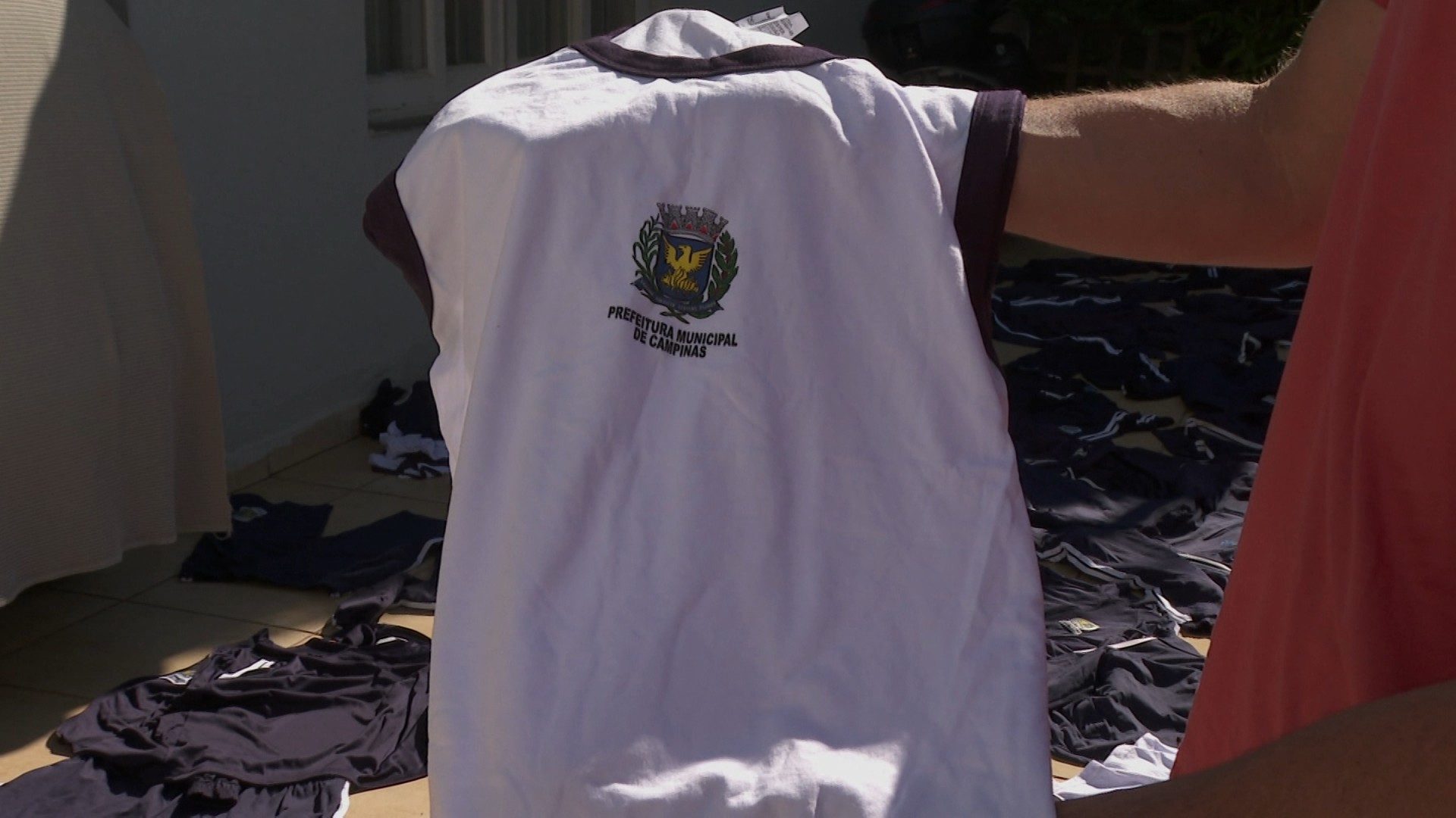 Descarte de Uniformes Novos em Campinas: Prefeitura Investiga Abuso com Dinheiro Público