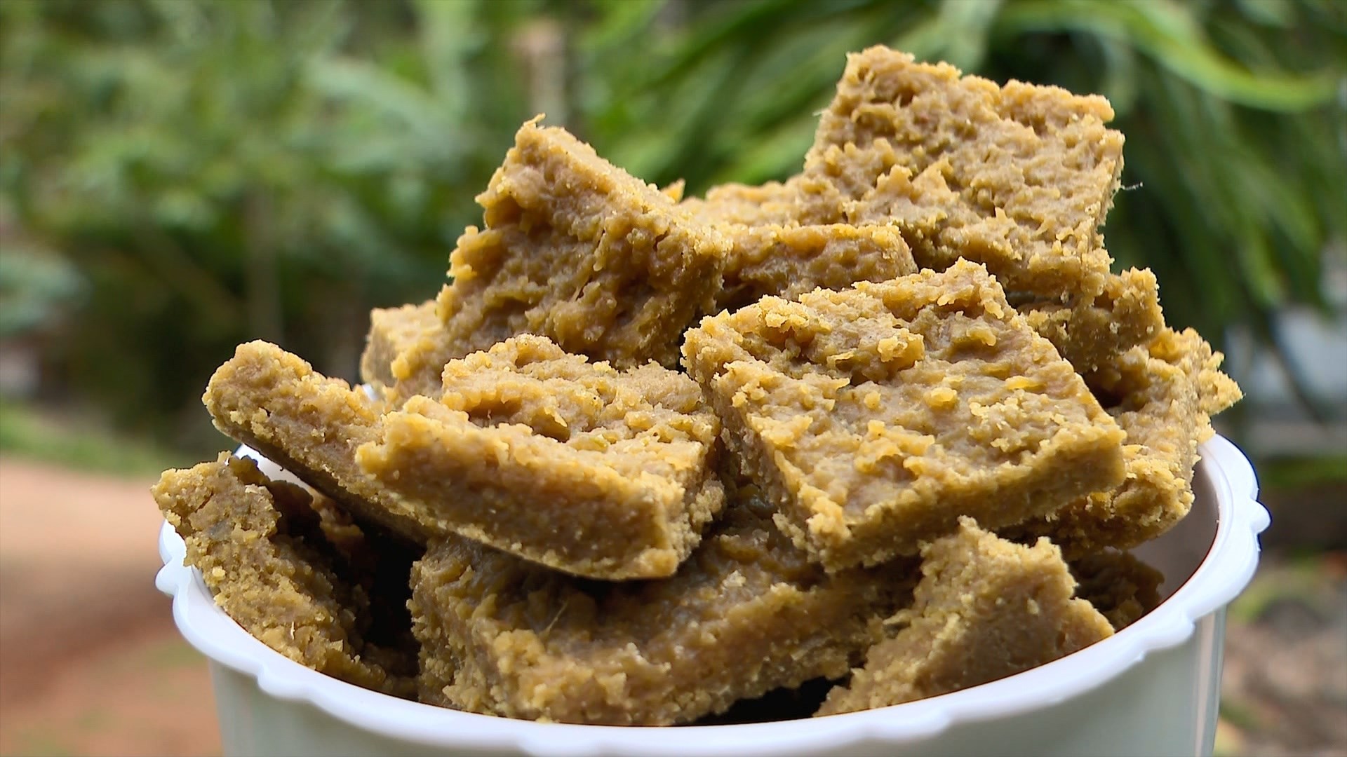 Descubra o Doce Carrapito: Uma Tradição do Espírito Santo com Mais de um Século