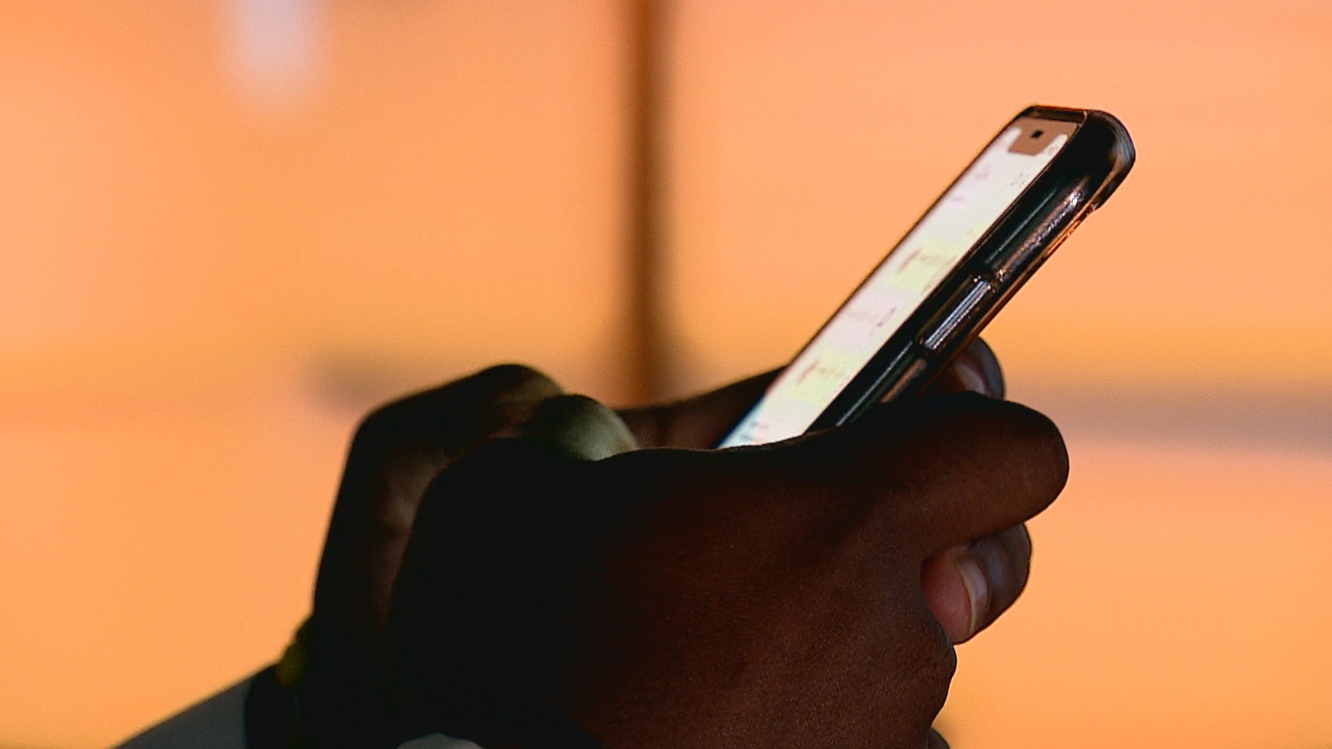 Desintoxicação Digital: Jovens Brasileiros Sem Smartphone por Um Mês