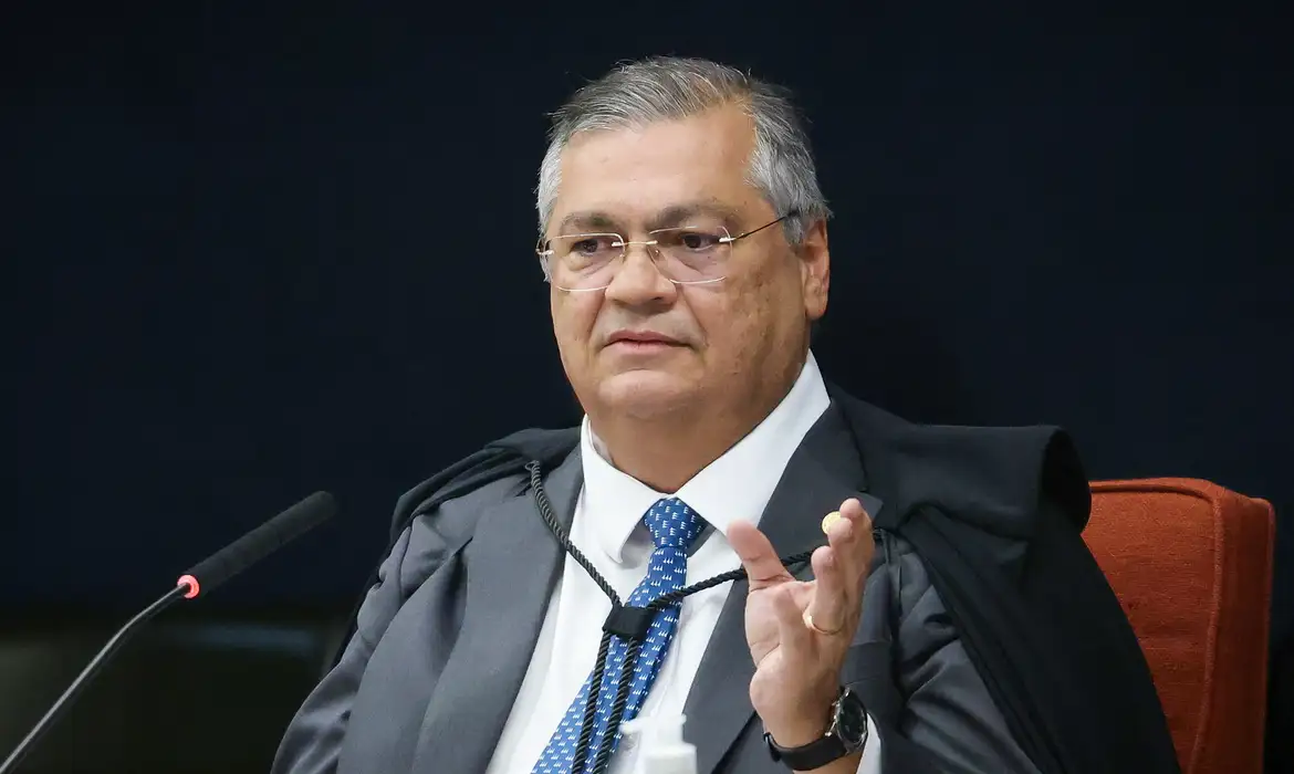 Dino determina investigação sobre emendas parlamentares no filme sobre Bolsonaro