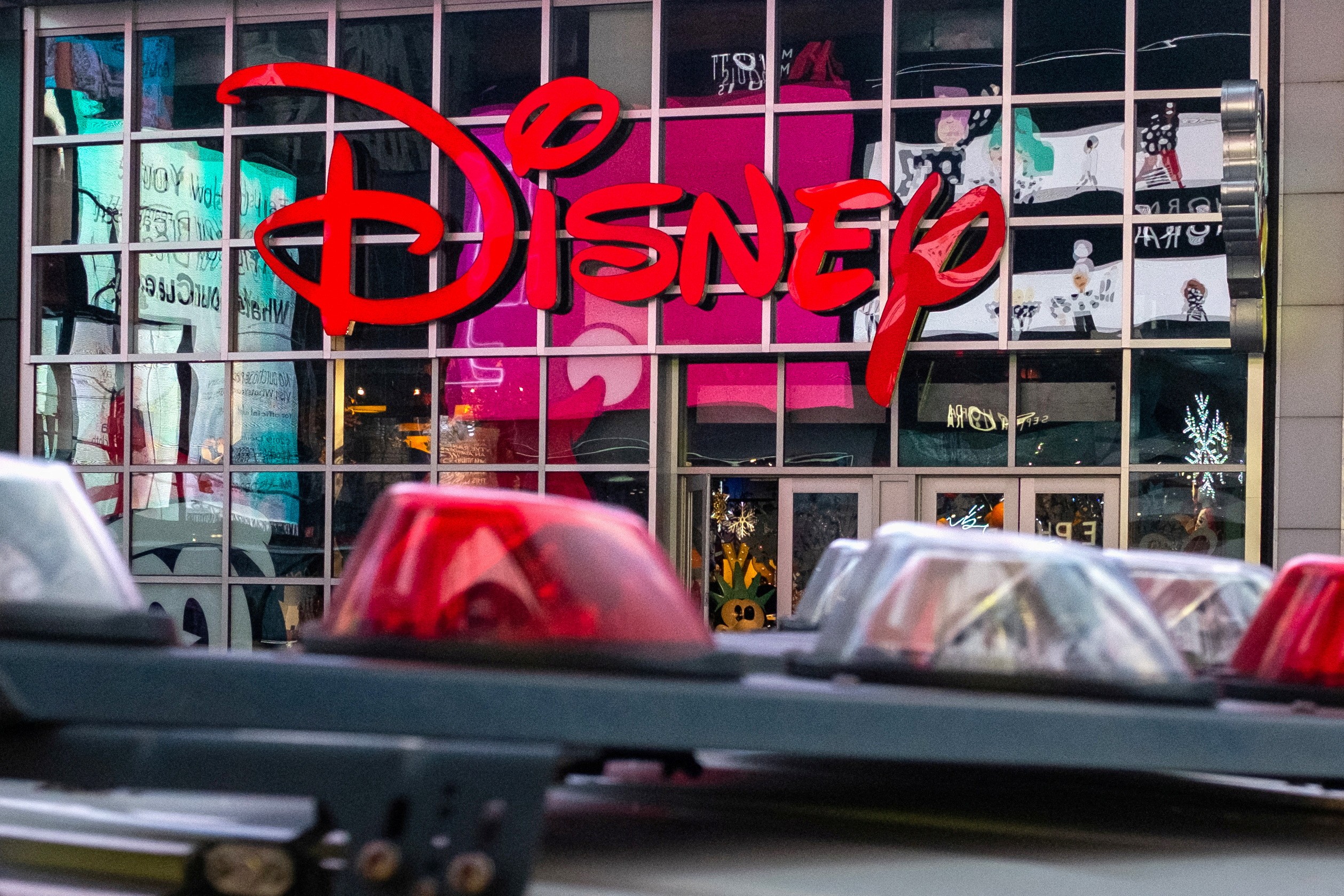 Disney investirá US$ 1 bilhão na OpenAI e licencia mais de 200 personagens para IA de víde