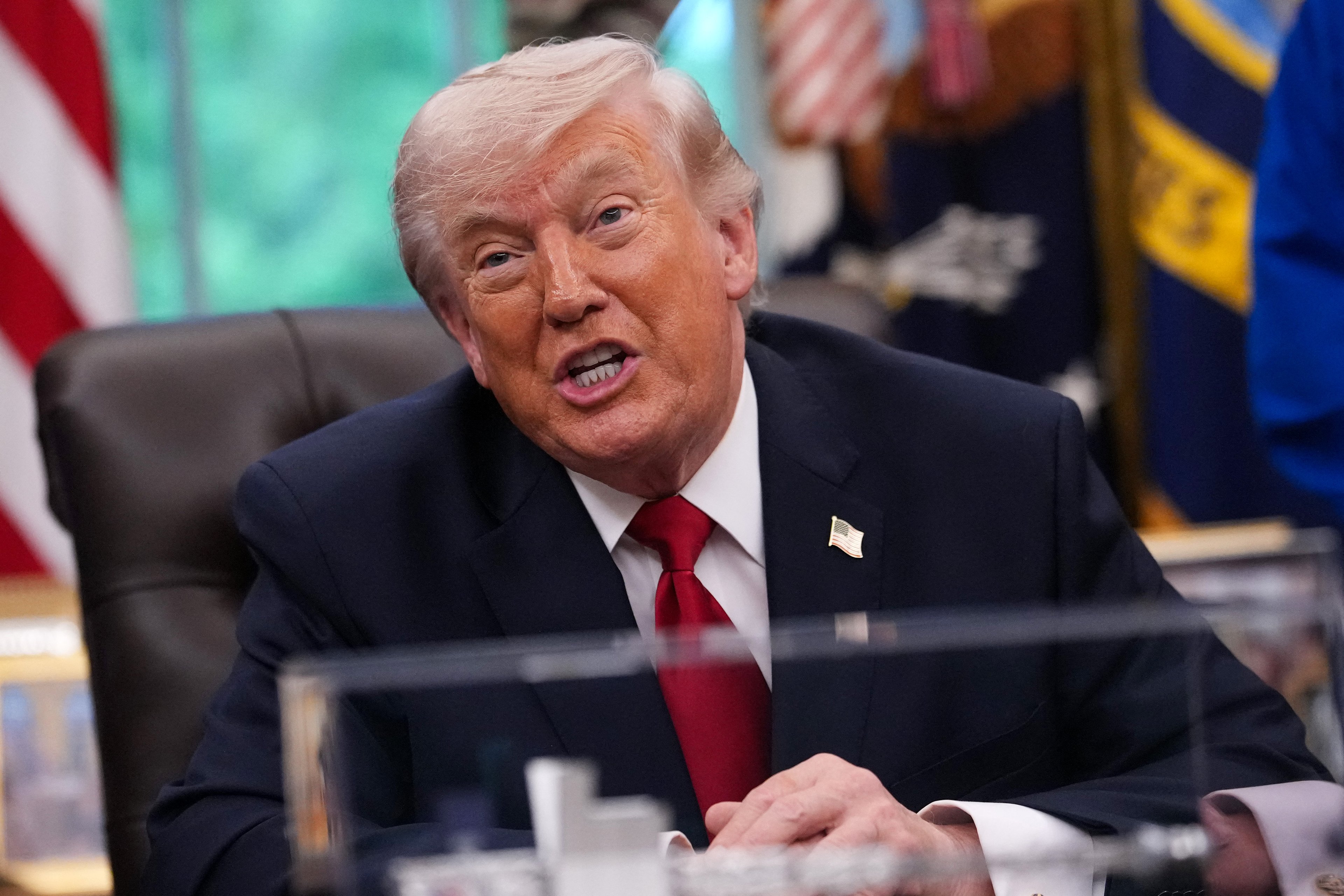 Donald Trump ameaça invadir Cuba após intensificar pressão no Irã