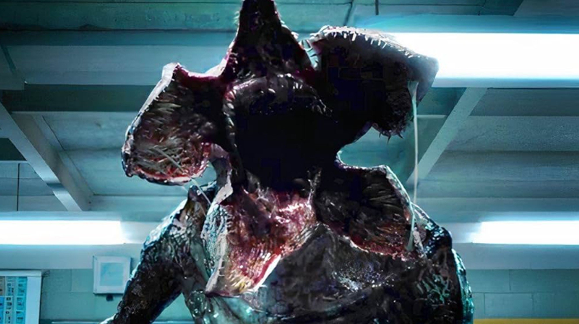 É #FAKE vídeo de 'Demogorgon' enjaulado em balsa durante evento de 'Stranger Things' na Ta