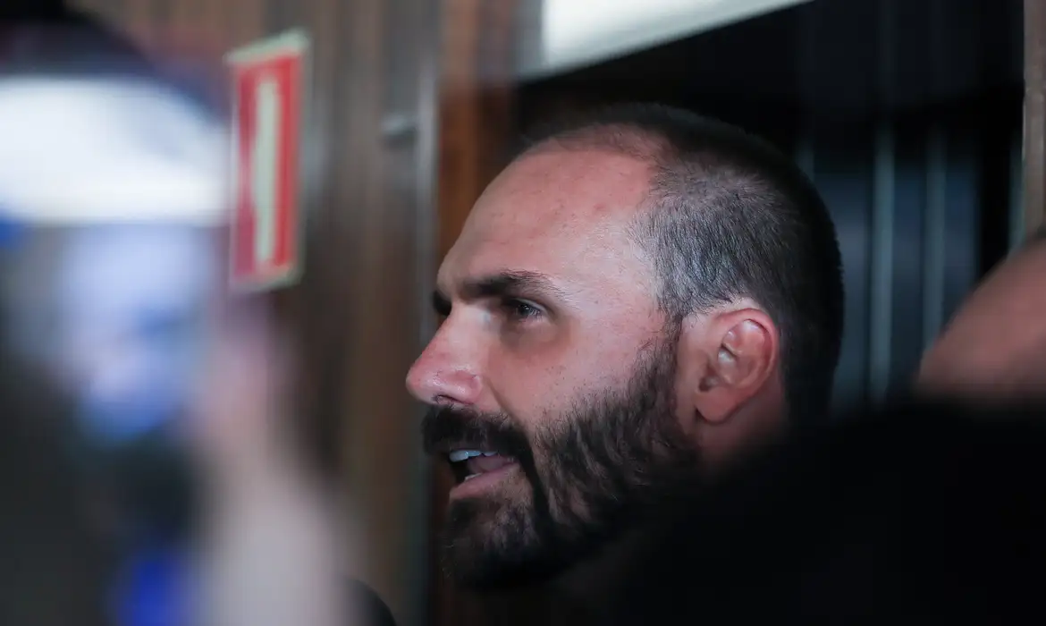 Eduardo Bolsonaro Virou Réu: STF Abre Ação Penal Contra o Filho de Jair Bolsonaro