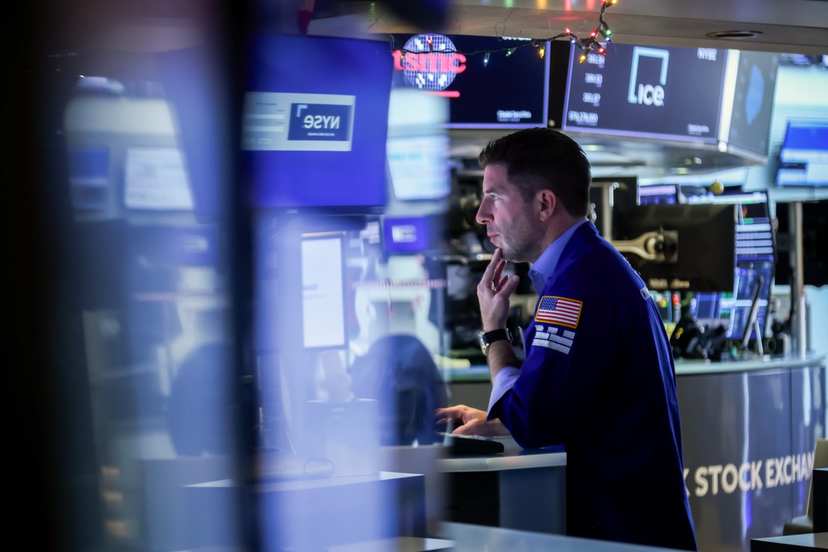 Em NY, Dow Jones e S&P 500 renovam recordes, enquanto mercado aguarda dados