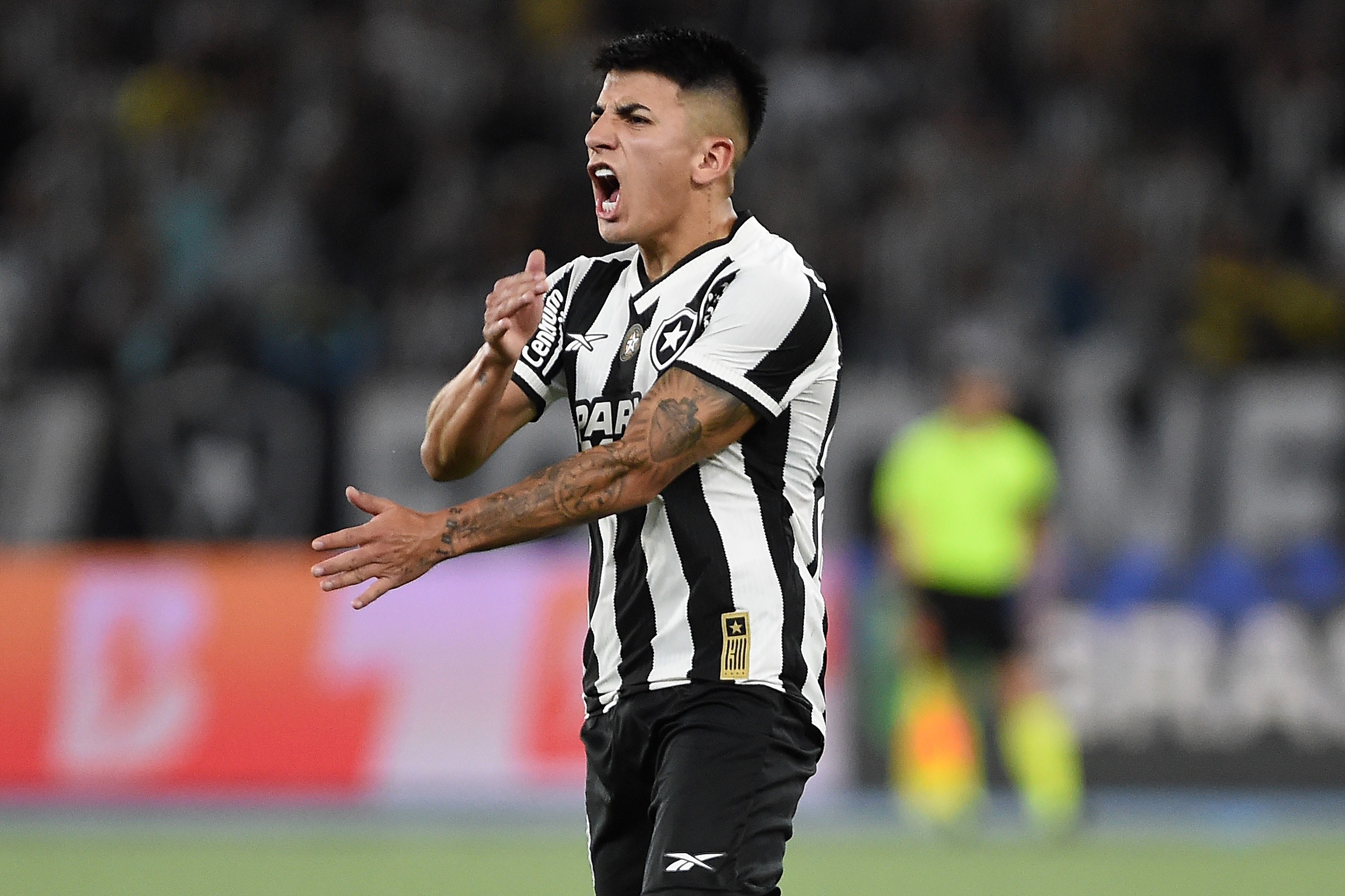 Entenda a diferença entre o que a MLS quer e o que o Botafogo oferece na negociação para e