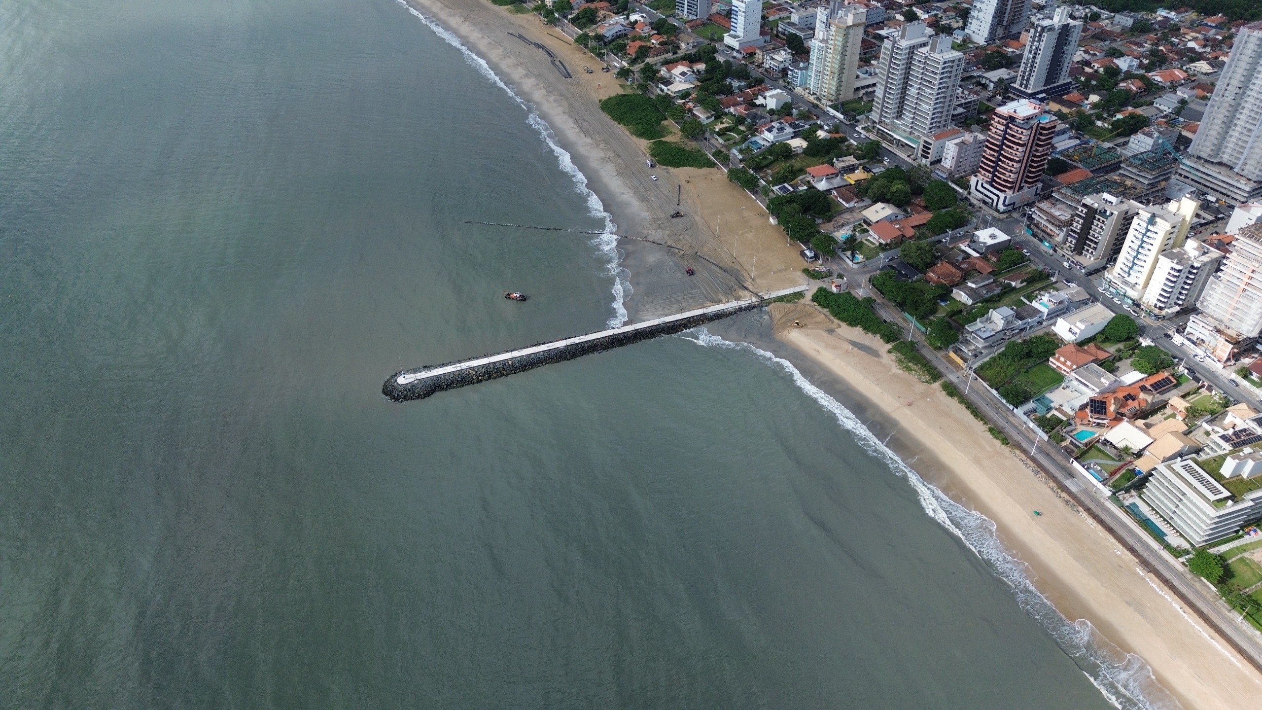 Erosão Costeira em Santa Catarina: Obra de Alargamento da Praia Central de Balneário Piçarras é Estendida