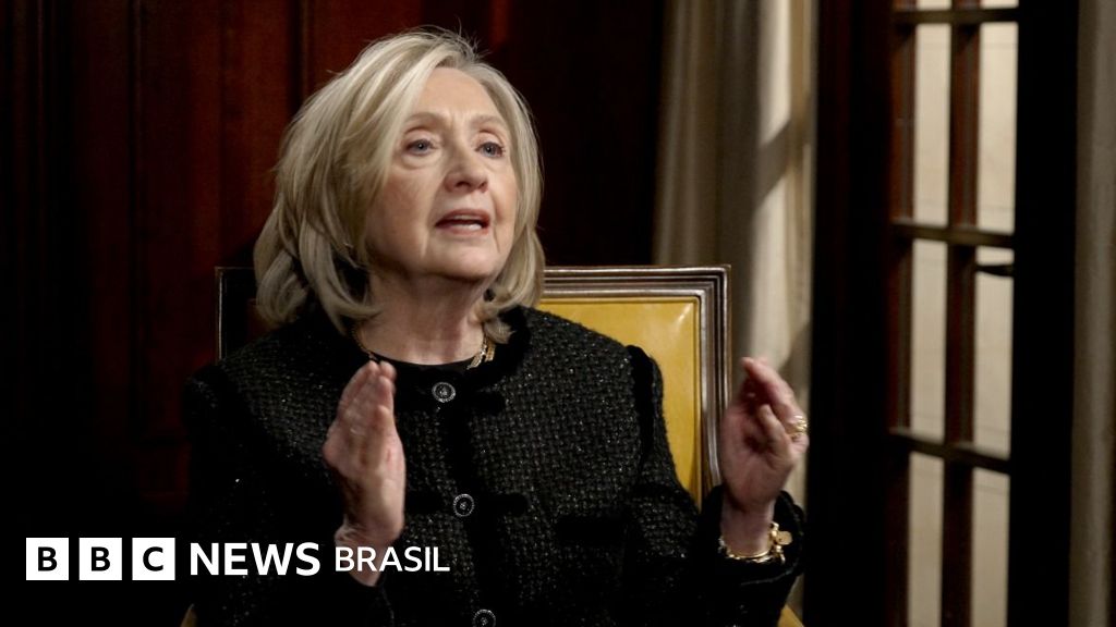 Escândalo Epstein: Hillary Clinton Acusa Trump de Tentar 'Abafar' Caso