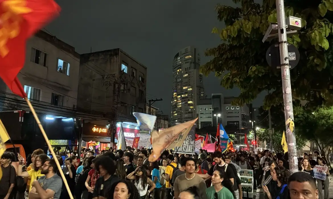 Estudantes lutam contra cortes nas universidades de São Paulo: qual é o problema?
