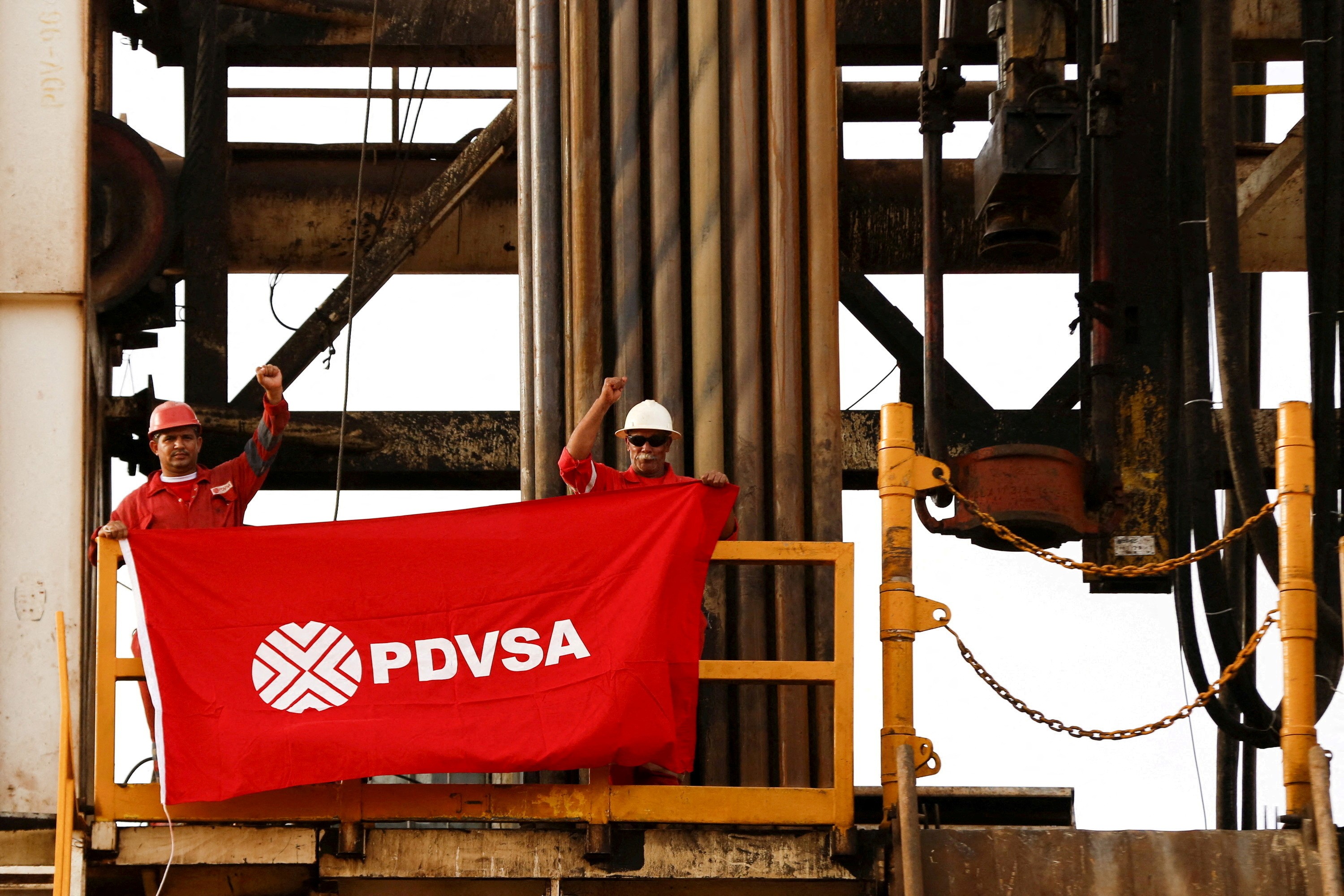 EUA devem controlar vendas de petróleo da Venezuela por tempo indeterminado, diz jornal