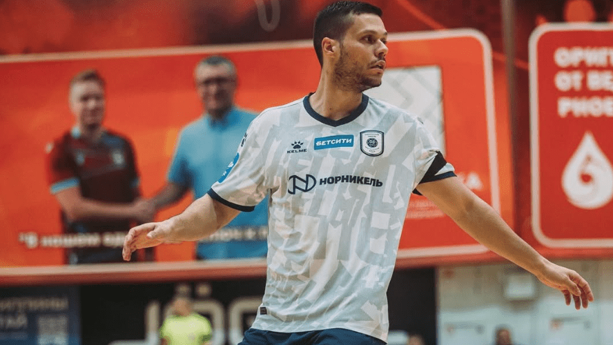 Ex-jogador do Corinthians Futsal morre após passar mal em aeroporto