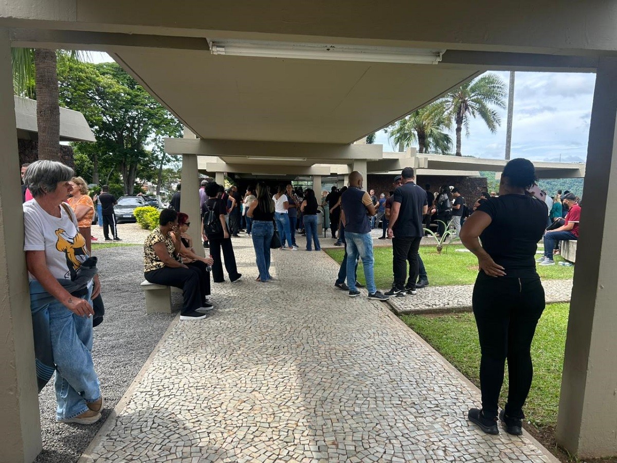 Família morta a facadas é sepultada em Juiz de Fora: 'Ficamos sem chão', diz irmã de vítim