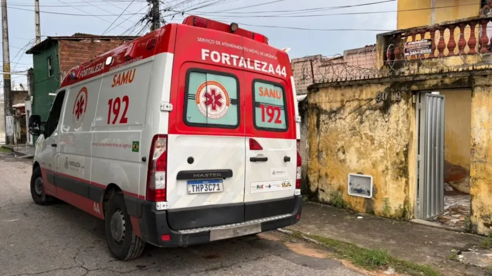 Ferido em Acidente de Trabalho: Homem de 65 Anos Cai de Telhado em Fortaleza