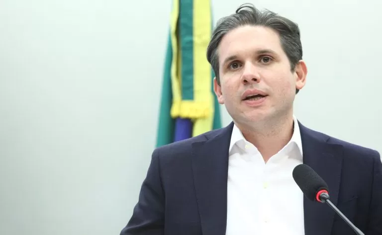 Fim da Escala 6×1: Hugo Motta Cria Comissão Especial para Analisar Mudanças