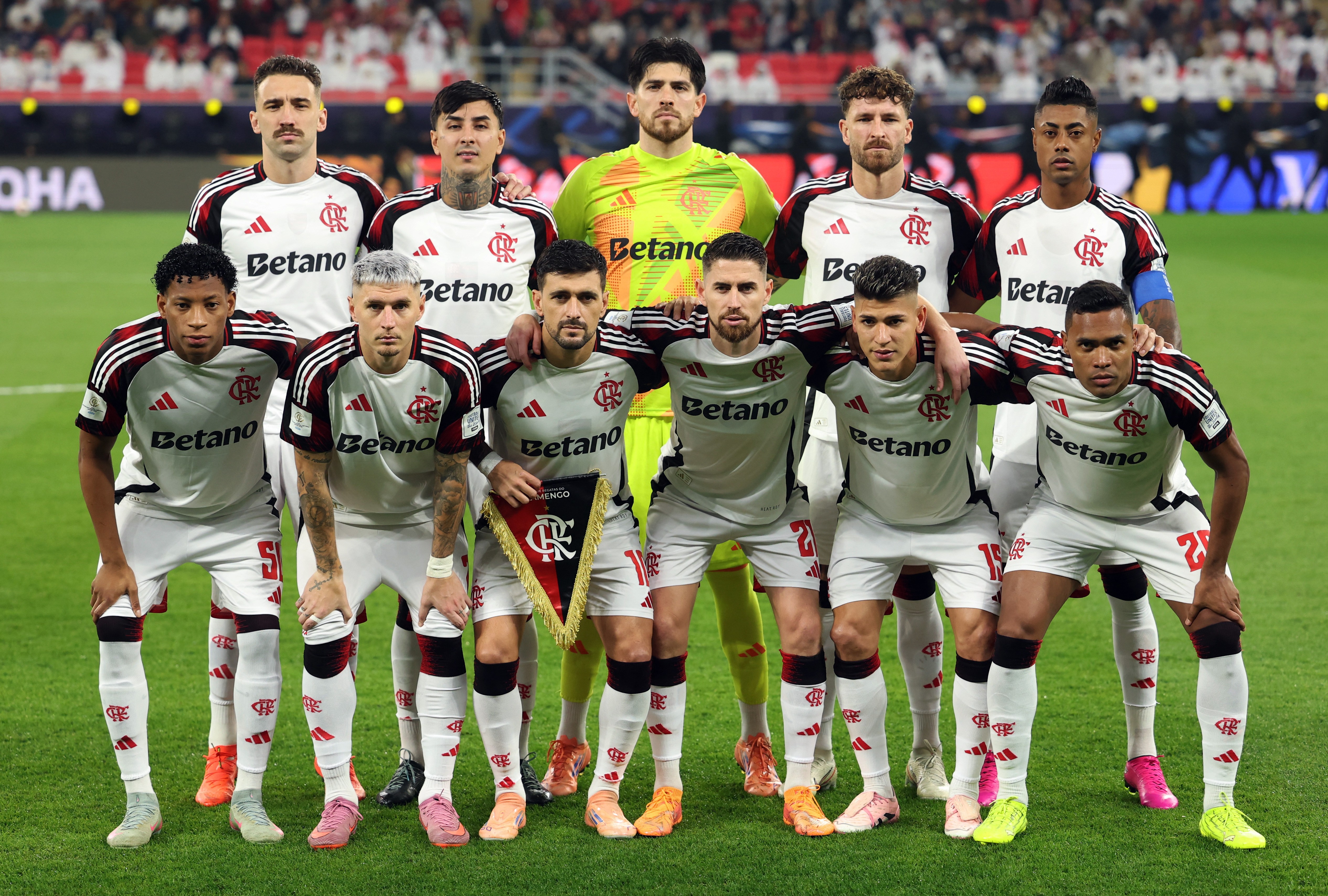 Flamengo se blinda contra assédio e tenta feito raro de não perder titular de um ano para 