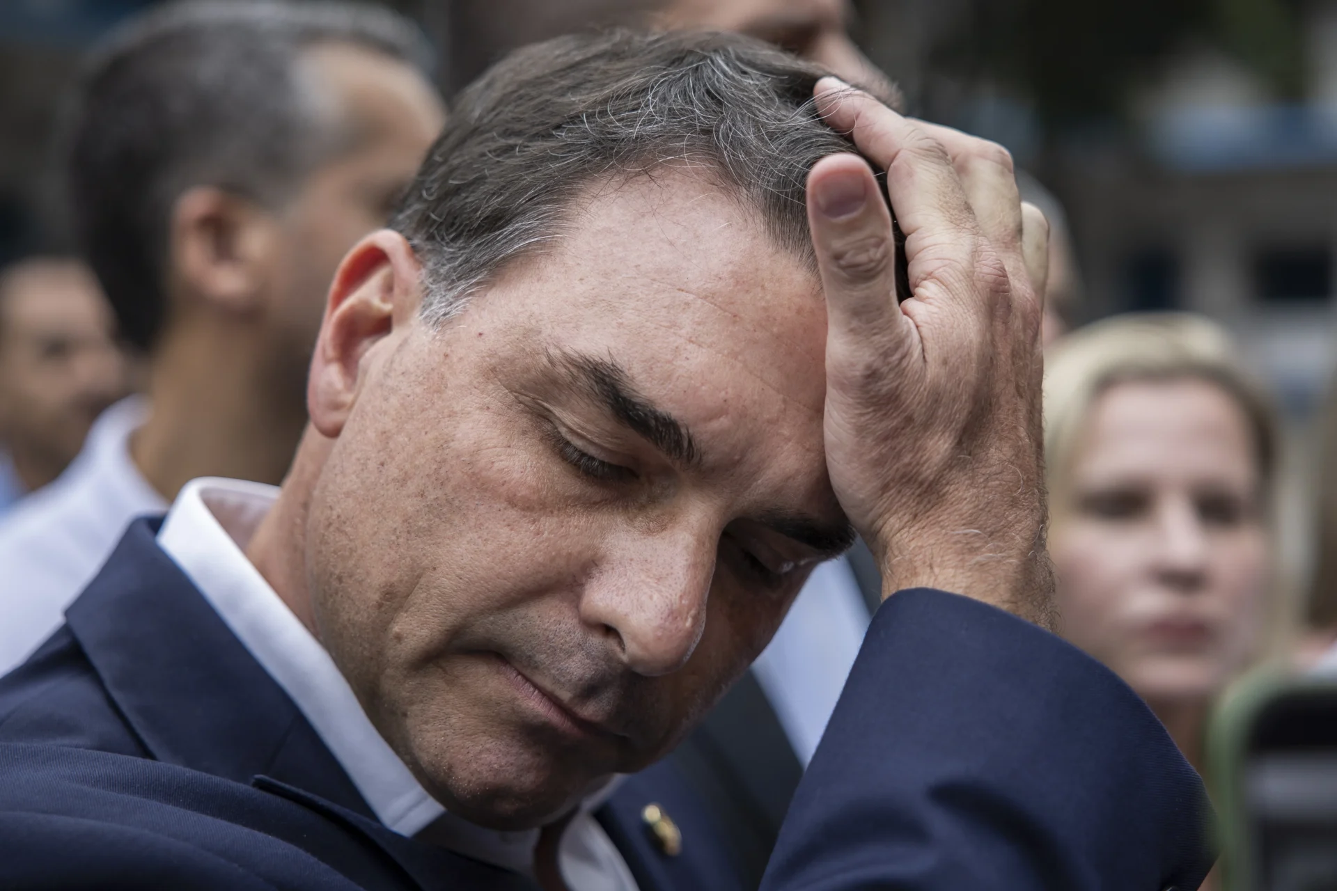 Flávio Bolsonaro Visita Vorcaro: O Encontro que Pode Mudar o Cenário Político